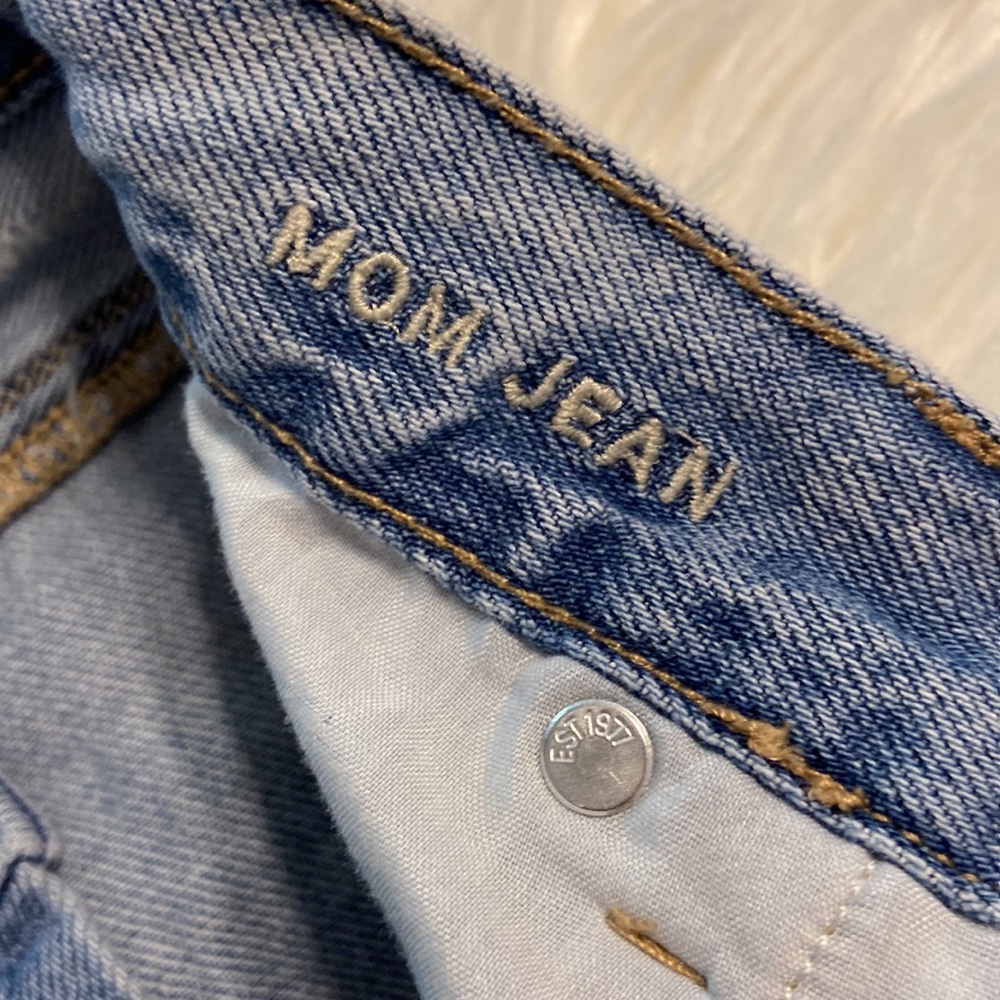 American Eagle Mom Jean size 4 excellent condition inseam 25” - Picture 5 of 7